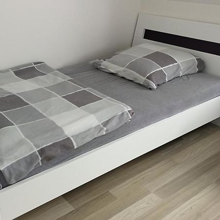 Muenchen Waldperlach Ruhig Und Sehr Schoene Wohnung Eksteriør billede